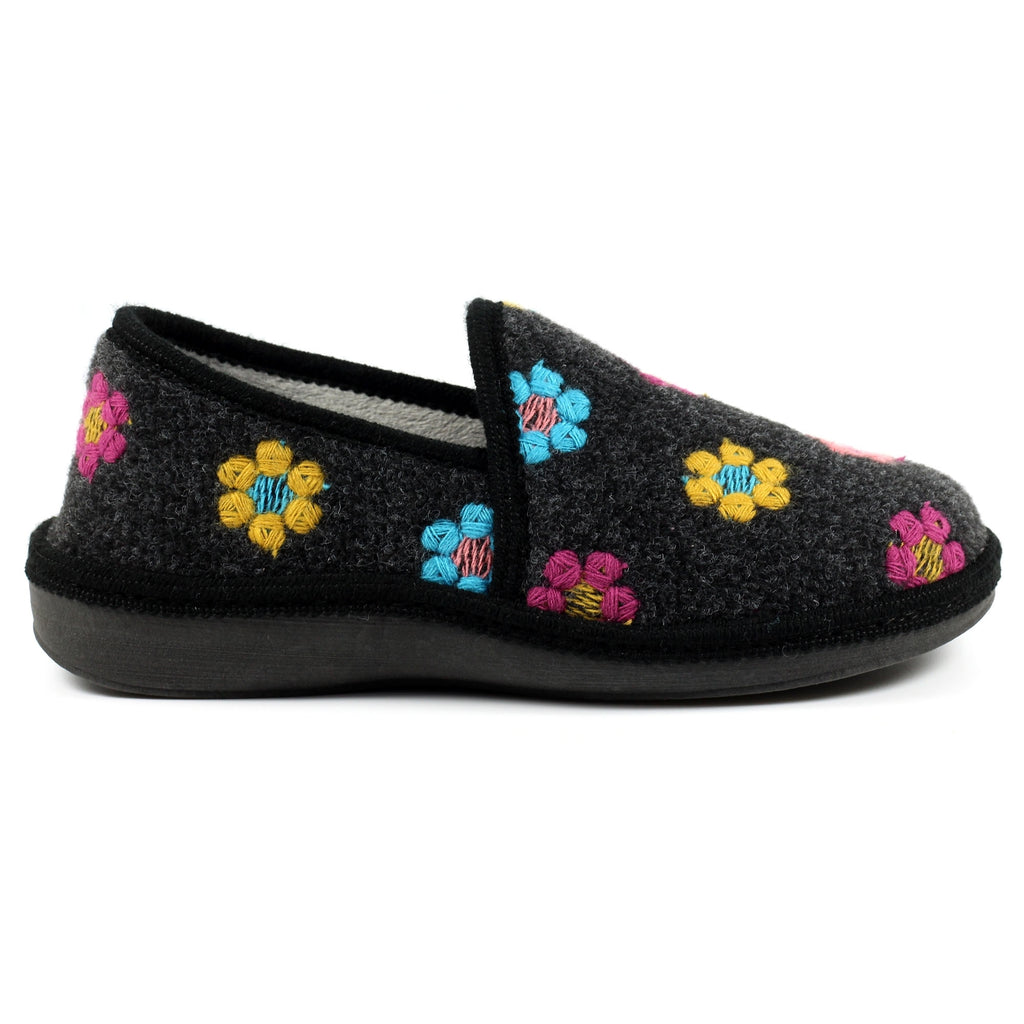 Sepal Black Slipper