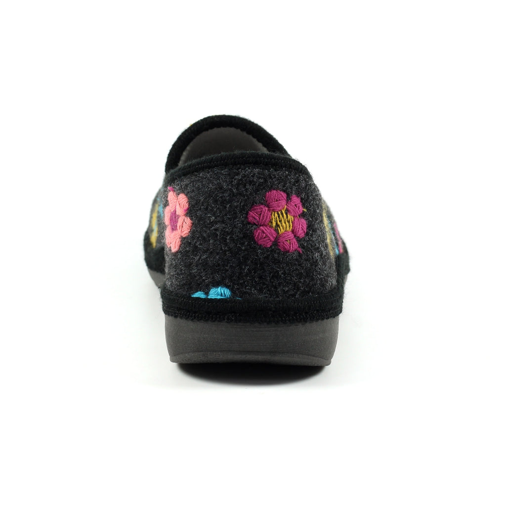 Sepal Black Slipper