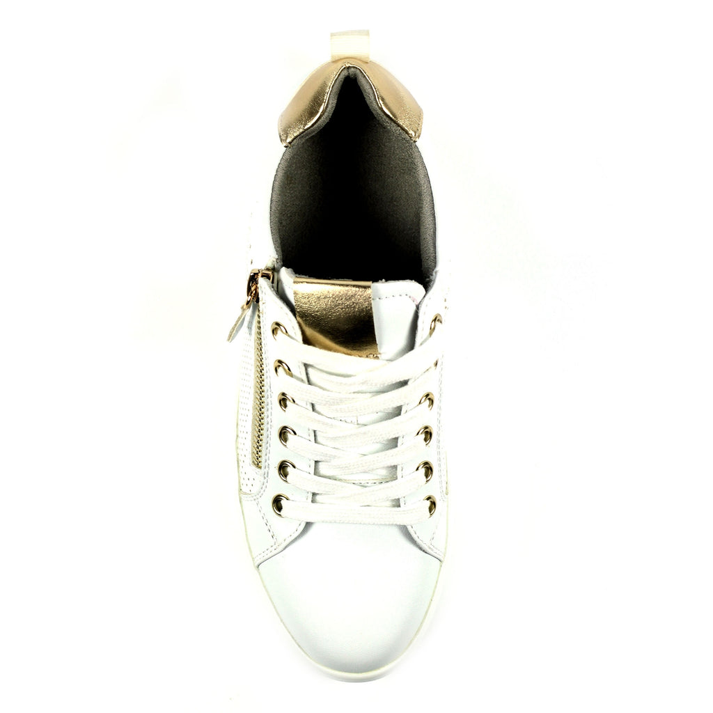 Nia White Trainer