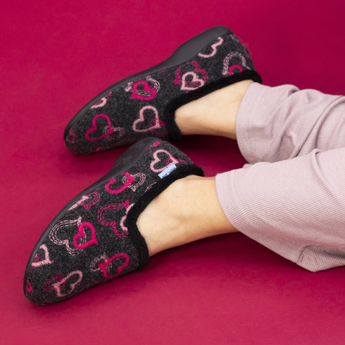 Jolly Black Heart Full Slipper