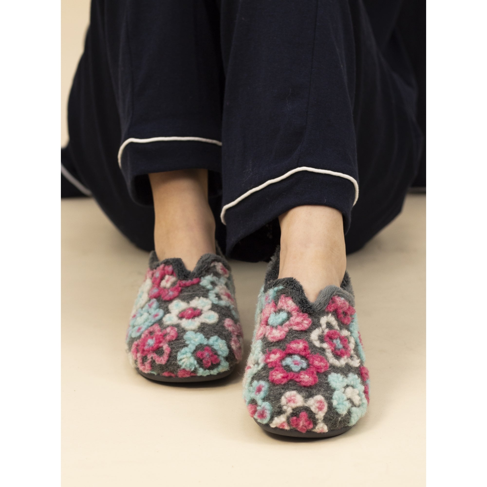 Hippy Grey Flower Full Slipper