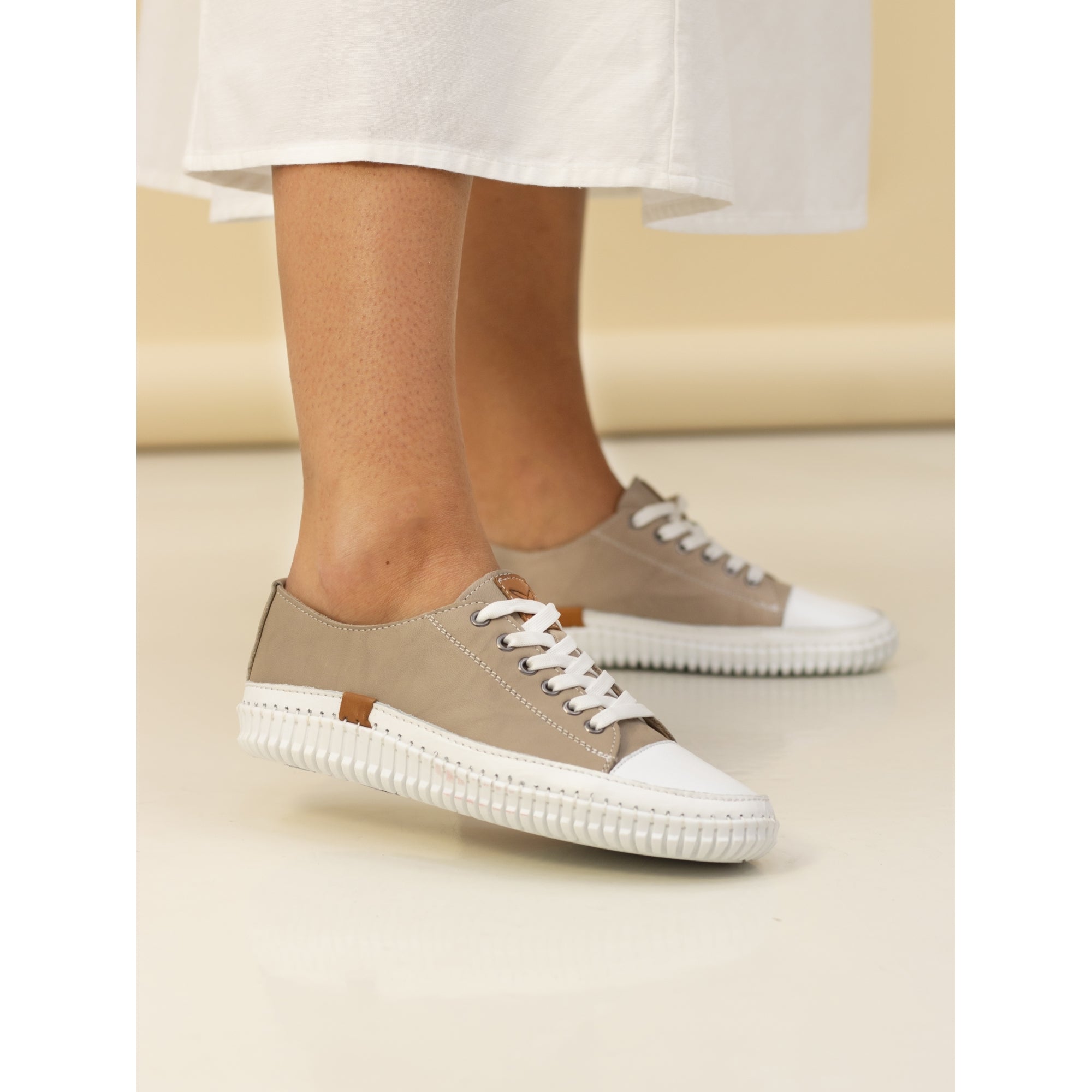 Truffle II Stone Leather Plimsoll