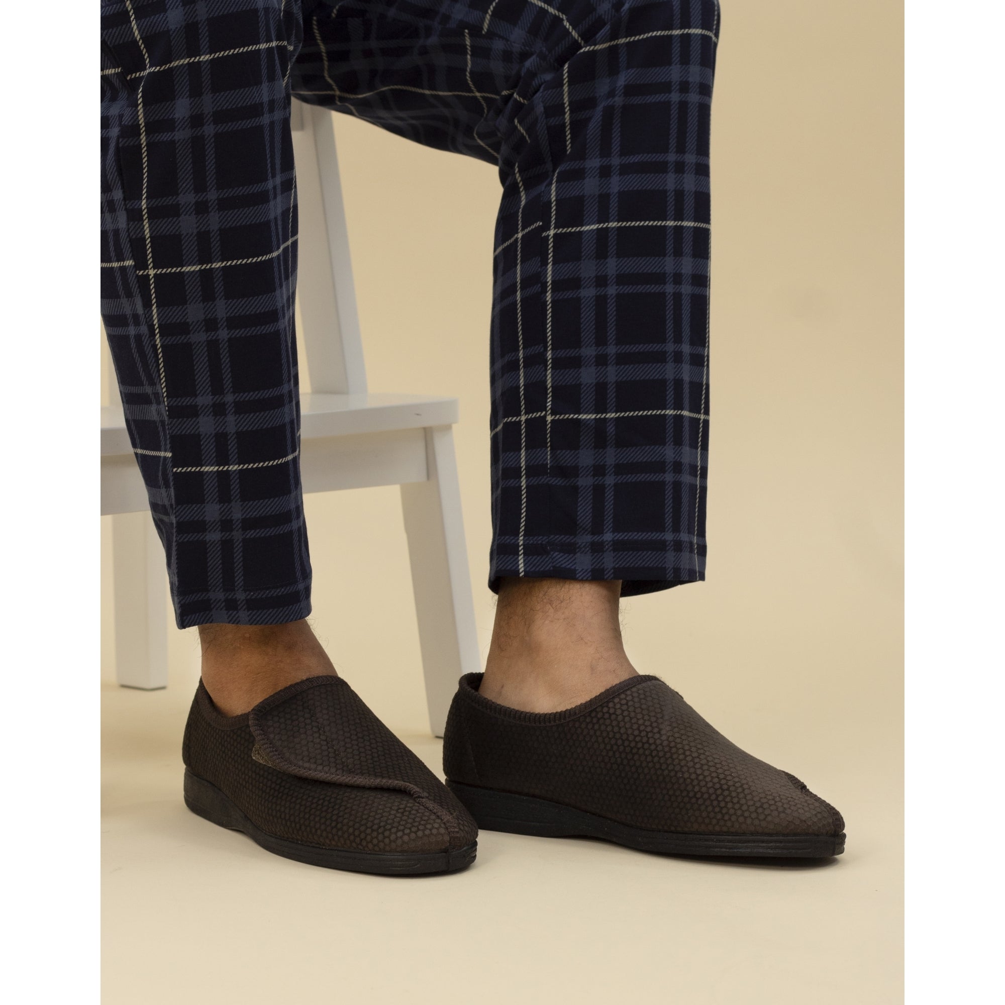 Columbus III Brown One Touch Slipper
