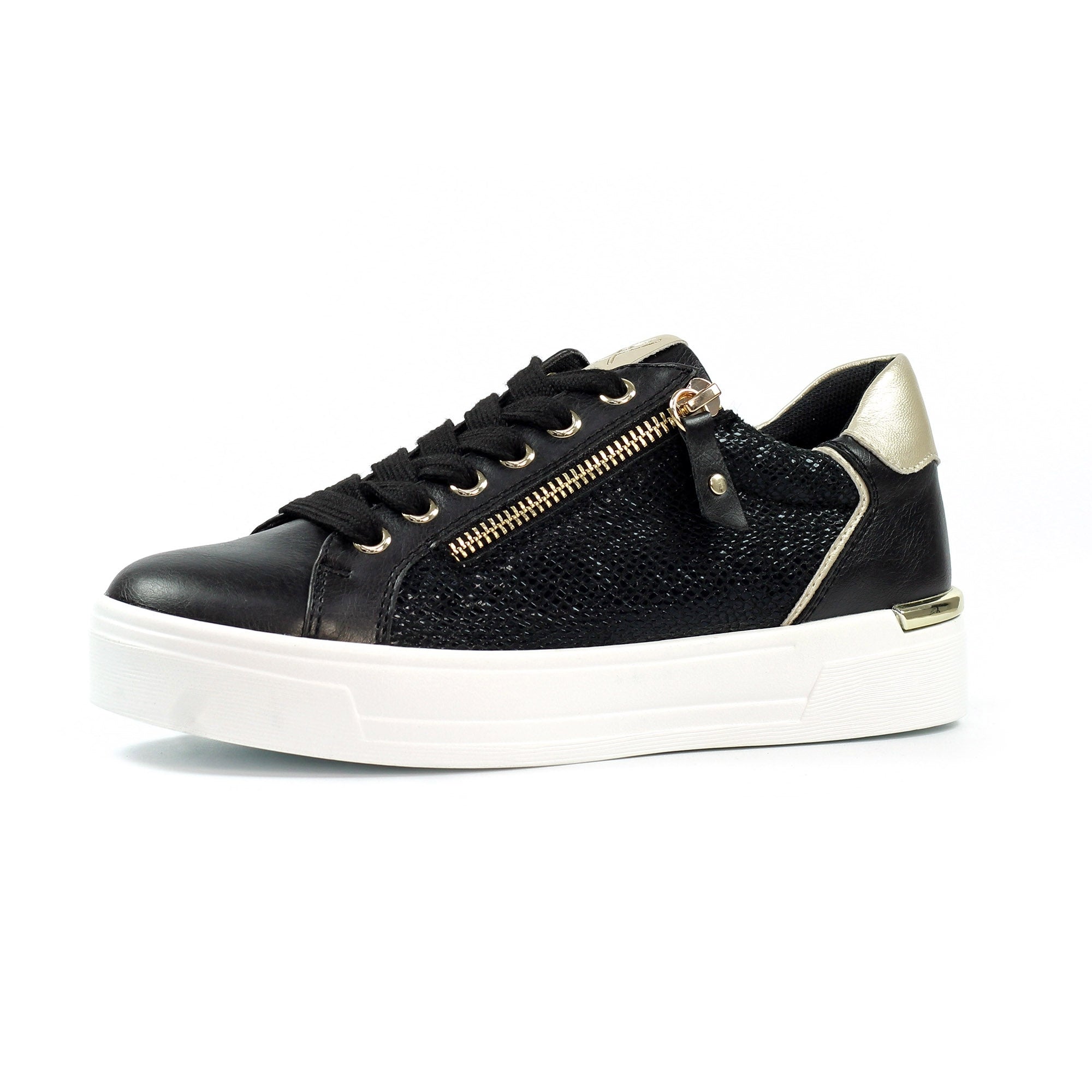 Hype Black Trainer